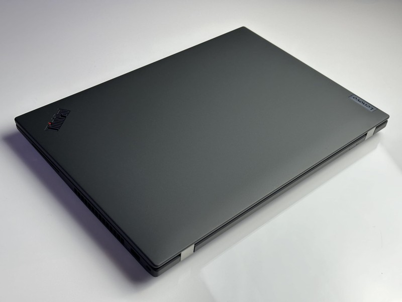 Lenovo ThinkPad P16s Gen 2 z procesorem Intel i7-1360P, ekranem FHD+ i kartą graficzną RTX A500 - potężna wydajność oraz profesjonalną grafika. Laptop idealny do złożonych projektów (11).JPG