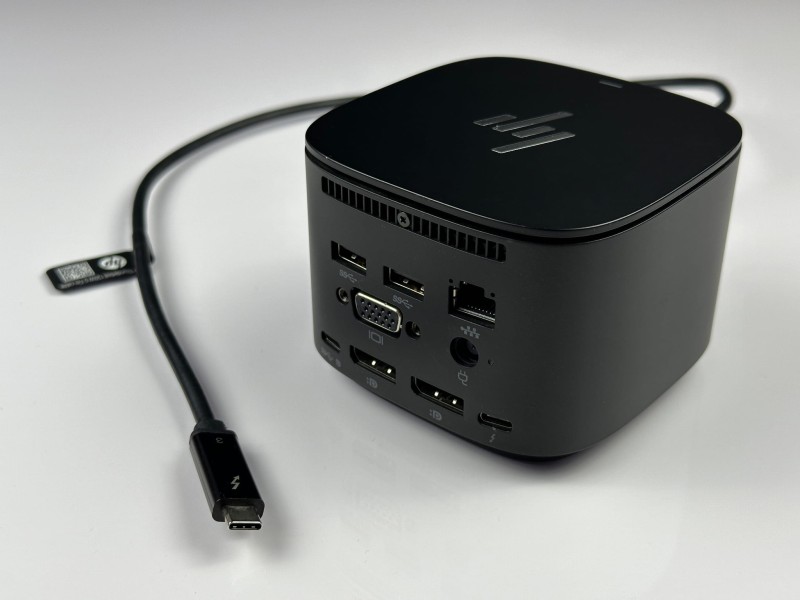 HP Thunderbolt Dock 120W G2 – wszechstronna stacja dokująca, która zapewnia szybkie połączenie i zasilanie, idealna dla maksymalnej produktywności.jpg