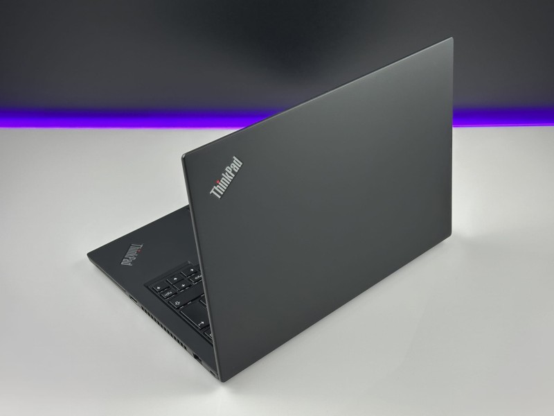 Lenovo ThinkPad P14s Gen 2 – i7-1185G7, FHD i grafika T500. Wydajność i mobilność klasy premium, stworzone dla profesjonalistów (11).JPG