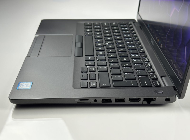 Dell Latitude 5400 z i5-8365U i FHD – solidny laptop biznesowy, który zapewnia wydajność, niezawodność i wygodę pracy w biurze oraz w podróży (8).JPG