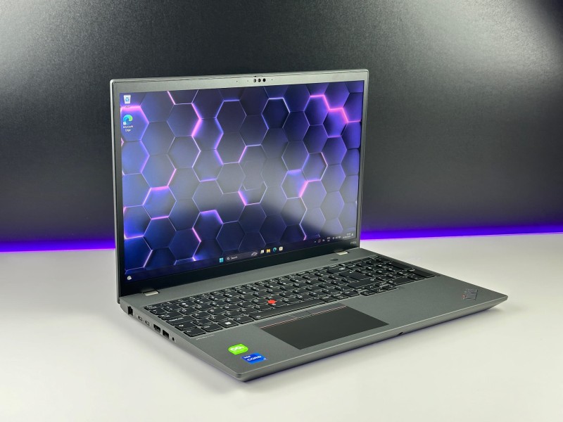 Laptop Lenovo ThinkPad P16s Gen 2 mobilna stacja robocza. Wydajność i świetna jakość w rozsądnej cenie. Ekran FHD 16 cali, kamera, cienkie ramki.