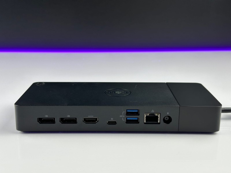 Dell WD19S – stacja dokująca z wieloma portami. Ułatwia podłączenie urządzeń i szybkie ładowanie, zapewniając wygodę pracy w biurze i w domu.jpg