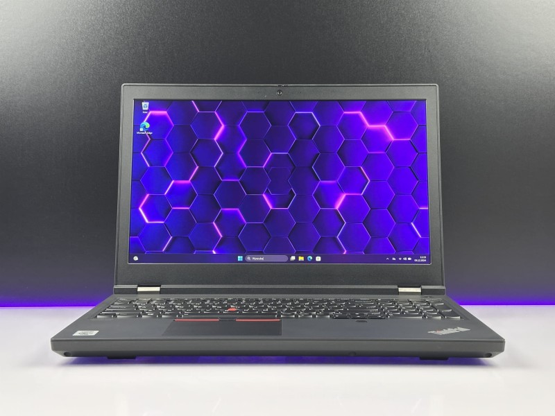 Lenovo ThinkPad P15 Gen 1 z i7-10850H, matrycą FHD i grafiką T1000 (4GB) to wydajność i niezawodność, które sprostają wymagającym zadaniom.