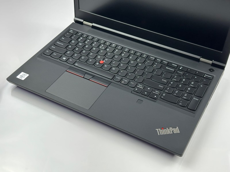 Lenovo ThinkPad P15 Gen 1 z i7-10850H, matrycą FHD i grafiką T1000 (4GB) to wydajność i niezawodność, które sprostają wymagającym zadaniom.
