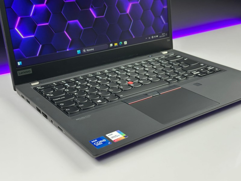 Lenovo ThinkPad T14 Gen 2 z i7-1185G7 i matrycą FHD – niezawodność i styl w kompaktowej formie, idealnej do pracy i codziennych wyzwań!