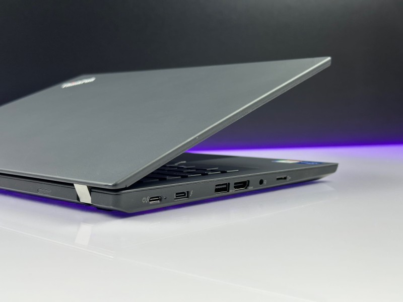 Lenovo ThinkPad T14 Gen 2 z i7-1185G7 i matrycą FHD – niezawodność i styl w kompaktowej formie, idealnej do pracy i codziennych wyzwań!