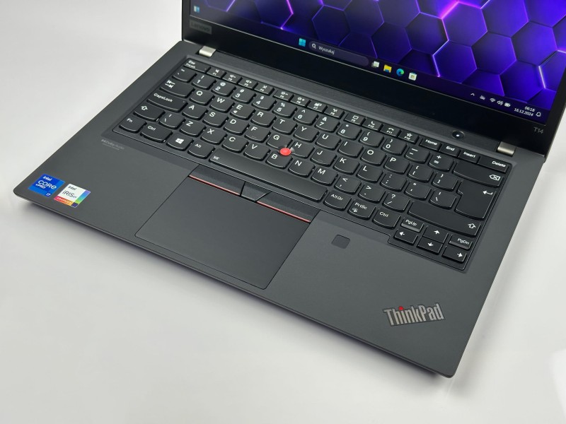 Lenovo ThinkPad T14 Gen 2 z i7-1185G7 i matrycą FHD – niezawodność i styl w kompaktowej formie, idealnej do pracy i codziennych wyzwań!