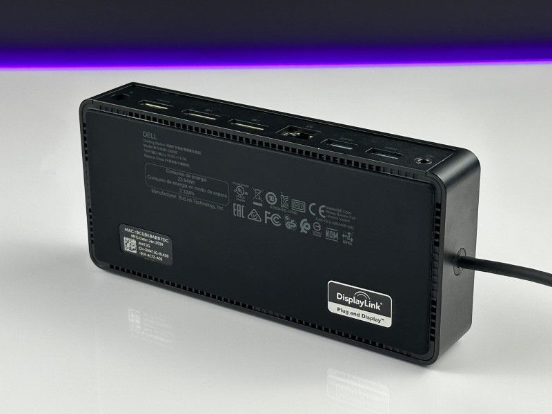 Dell Universal Dock D6000 – wszechstronna stacja dokująca z obsługą 3 ekranów 4K, łącznością USB-CUSB-A i szybkim transferem danych (12).JPG
