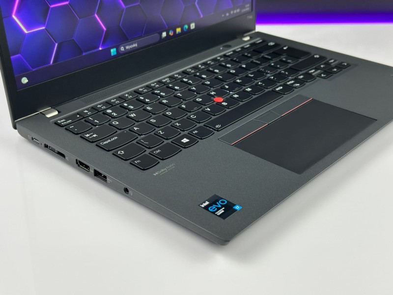 Lenovo ThinkPad T14s Gen 2 z procesorem i7-1165G7, 16GB RAM, matrycą FHD, LTE. Idealny dla profesjonalistów szukających wydajności i mobilności.