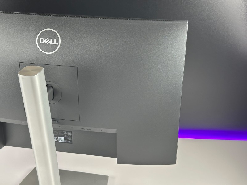 DELL P2422H 23.8 FHD – ergonomiczny monitor z czytelnym obrazem i funkcją ComfortView Plus, idealny do pracy biurowej i domowego stanowiska (3).JPG