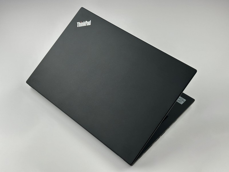 Lenovo ThinkPad T14 Gen 1 z i7-10610U i dotykową matrycą FHD to wydajny laptop biznesowy, łączący moc obliczeniową z wygodą obsługi dotykowej (1).JPG