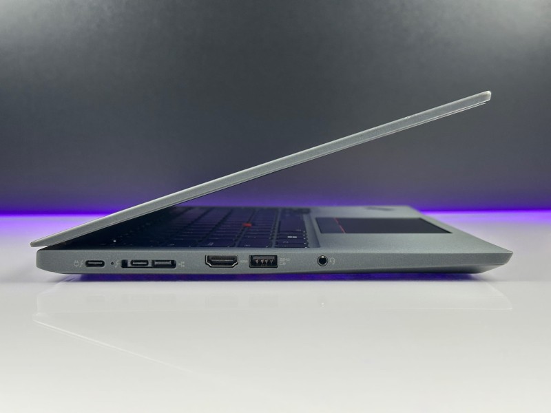 Lenovo ThinkPad T14s Gen 2 i7-1165G7 16GB RAM. Wydajny laptop biznesowy z ekranem FHD do analiz, dokumentów i pracy zdalnej.