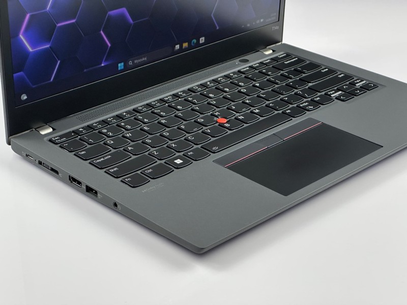 Lenovo ThinkPad T14s Gen 2 i7-1165G7 16GB RAM. Wydajny laptop biznesowy z ekranem FHD do analiz, dokumentów i pracy zdalnej.