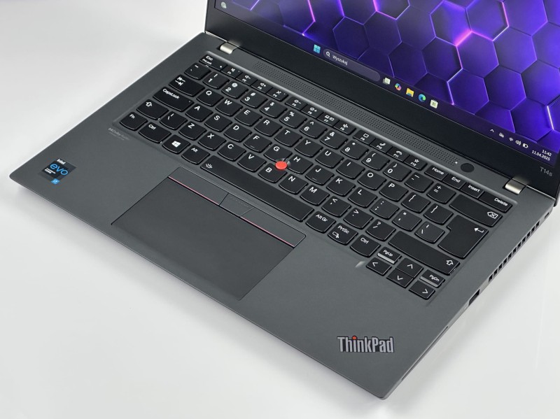 Lenovo ThinkPad T14s Gen 2 z procesorem i7-1165G7, 16GB RAM, matrycą FHD, LTE. Idealny dla profesjonalistów szukających wydajności i mobilności.