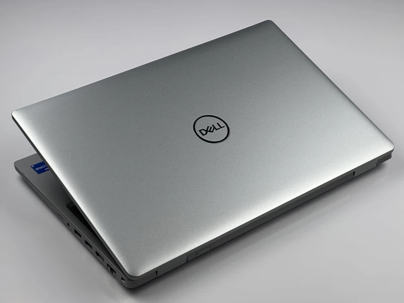 Dell Latitude 5530 – i5-1235U i matryca FHD 15.6". Biznesowy laptop z klawiaturą US (popularną w Polsce). Idealny do pracy biurowej i mobilnej. Dell Latitude 5530 – i5-1235U i matryca FHD 15.6". Biznesowy laptop z klawiaturą US (popularną w Polsce). Idealny do pracy biurowej i mobilnej.