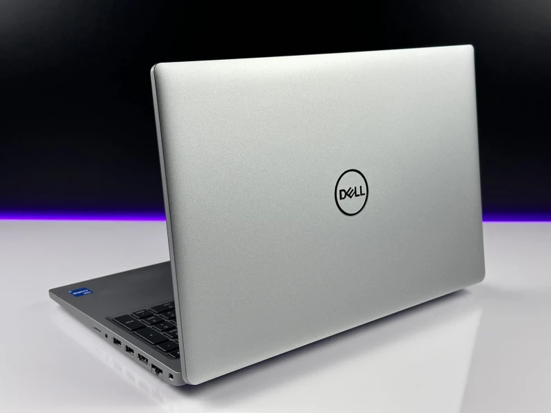 Dell Latitude 5530 – i5-1235U i matryca FHD 15.6". Biznesowy laptop z klawiaturą US (popularną w Polsce). Idealny do pracy biurowej i mobilnej.