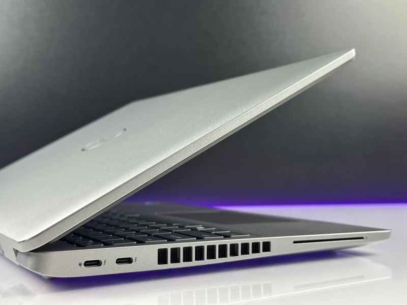Dell Latitude 5530 – i5-1235U i matryca FHD 15.6". Biznesowy laptop z klawiaturą US (popularną w Polsce). Idealny do pracy biurowej i mobilnej.
