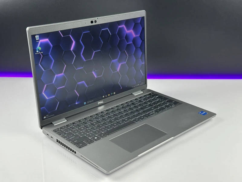 Dell Latitude 5530 – i5-1235U i matryca FHD 15.6". Biznesowy laptop z klawiaturą US (popularną w Polsce). Idealny do pracy biurowej i mobilnej.