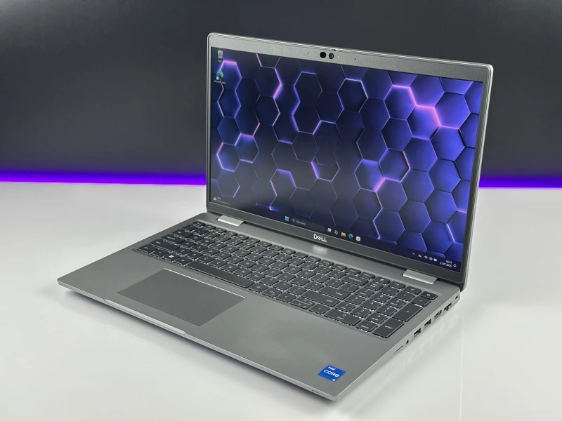 Dell Latitude 5530 – i5-1235U i matryca FHD 15.6". Biznesowy laptop z klawiaturą US (popularną w Polsce). Idealny do pracy biurowej i mobilnej.