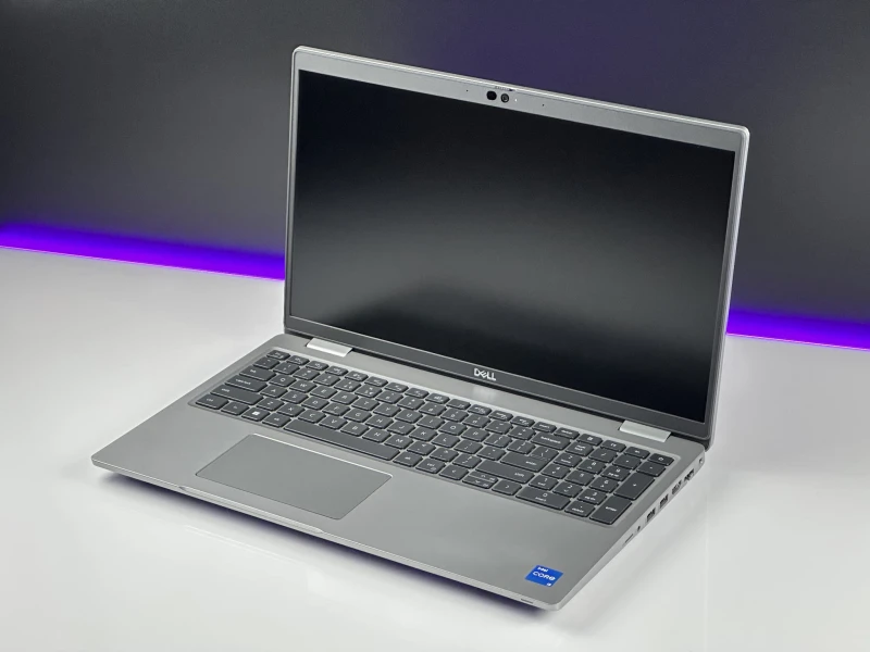 Dell Latitude 5530 – i5-1235U i matryca FHD 15.6". Biznesowy laptop z klawiaturą US (popularną w Polsce). Idealny do pracy biurowej i mobilnej. Dell Latitude 5530 – i5-1235U i matryca FHD 15.6". Biznesowy laptop z klawiaturą US (popularną w Polsce). Idealny do pracy biurowej i mobilnej.
