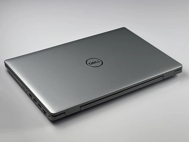 Dell Latitude 5530 – i5-1235U i matryca FHD 15.6". Biznesowy laptop z klawiaturą US (popularną w Polsce). Idealny do pracy biurowej i mobilnej.