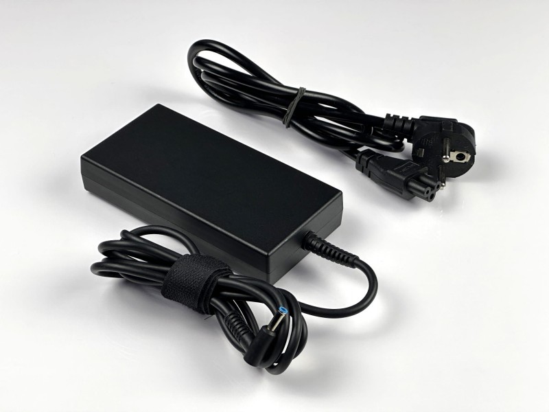 HP USB-C Dock G5 – wszechstronna stacja dokująca z wieloma portami. Ułatwia podłączenie urządzeń i szybkie ładowanie, idealna do efektywnej pracy.