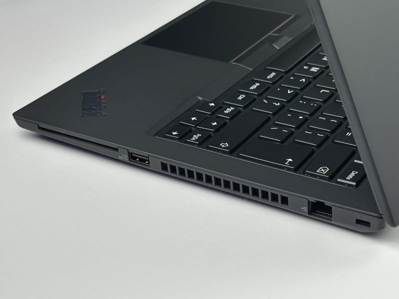 Lenovo ThinkPad T14 Gen 1 - Ryzen 5 4650U, 14". Biznesowy laptop z wydajnym procesorem AMD Ryzen PRO, idealny do pracy biurowej i mobilnej.
