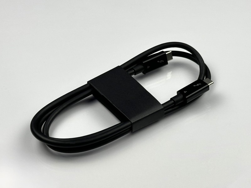 Kabel Thunderbolt 4 USB-C | Transfer 40 Gb/s | ładowanie do 100W. Uniwersalne i szybkie połączenie dla laptopów, monitorów i stacji dokujących.
