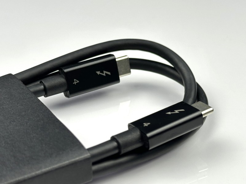 Kabel Thunderbolt 4 USB-C | Transfer 40 Gb/s | ładowanie do 100W. Uniwersalne i szybkie połączenie dla laptopów, monitorów i stacji dokujących.