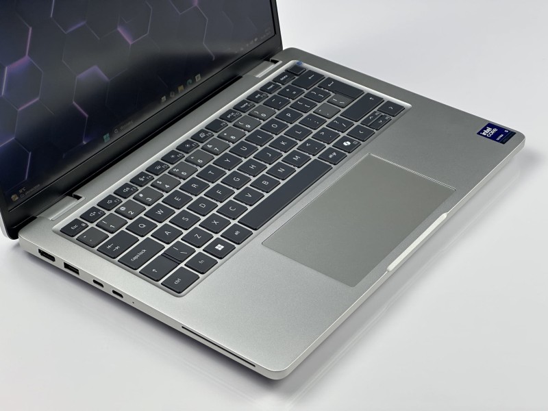 Dell Pro 13 Plus PB13250 z procesorem Intel Ultra 5 235U i matrycą FHD+. Nowoczesny, lekki i wydajny laptop idealny do pracy i codziennego użytku (3).JPG