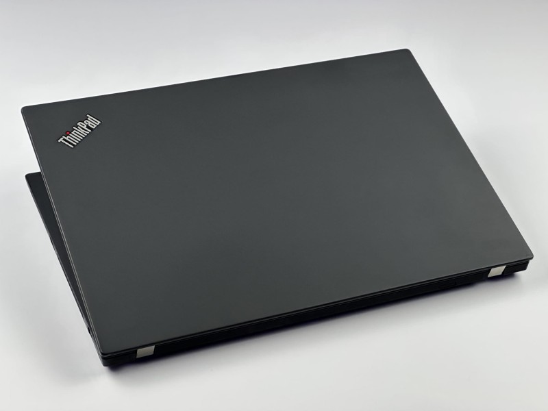 Lenovo ThinkPad T14 Gen 1 z Intel i5-10310U – szybka, niezawodna praca i mobilność w eleganckim wydaniu, idealna do codziennych wyzwań (1).JPG