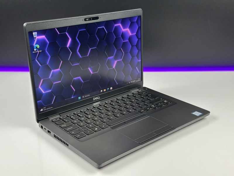 Dell Latitude 5400 z i5-8365U i FHD – solidny laptop biznesowy, który zapewnia wydajność, niezawodność i wygodę pracy w biurze oraz w podróży.