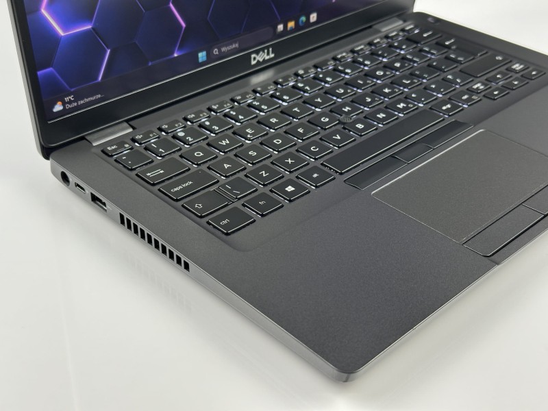Dell Latitude 5400 z i5-8365U i FHD – solidny laptop biznesowy, który zapewnia wydajność, niezawodność i wygodę pracy w biurze oraz w podróży.