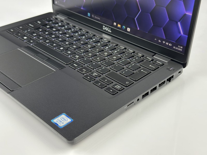 Dell Latitude 5400 z i5-8365U i FHD – solidny laptop biznesowy, który zapewnia wydajność, niezawodność i wygodę pracy w biurze oraz w podróży.