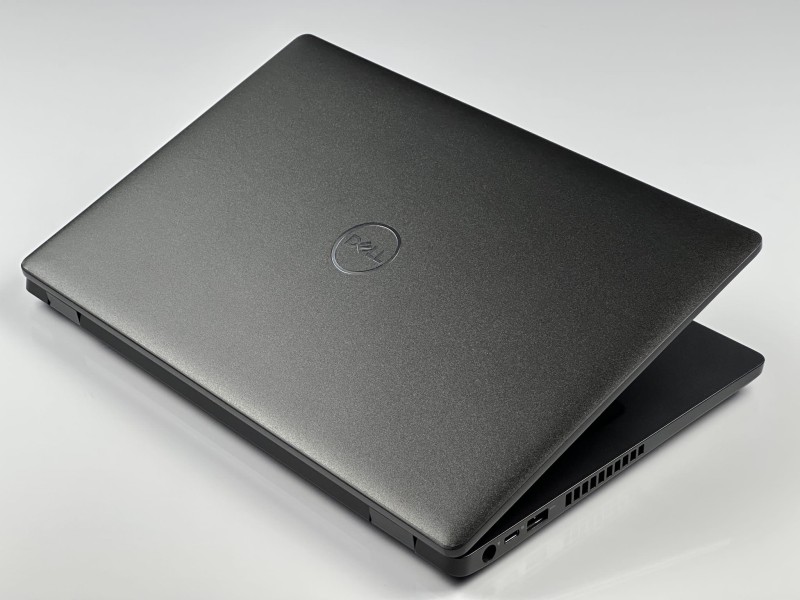 Dell Latitude 5400 z i5-8365U i FHD – solidny laptop biznesowy, który zapewnia wydajność, niezawodność i wygodę pracy w biurze oraz w podróży.