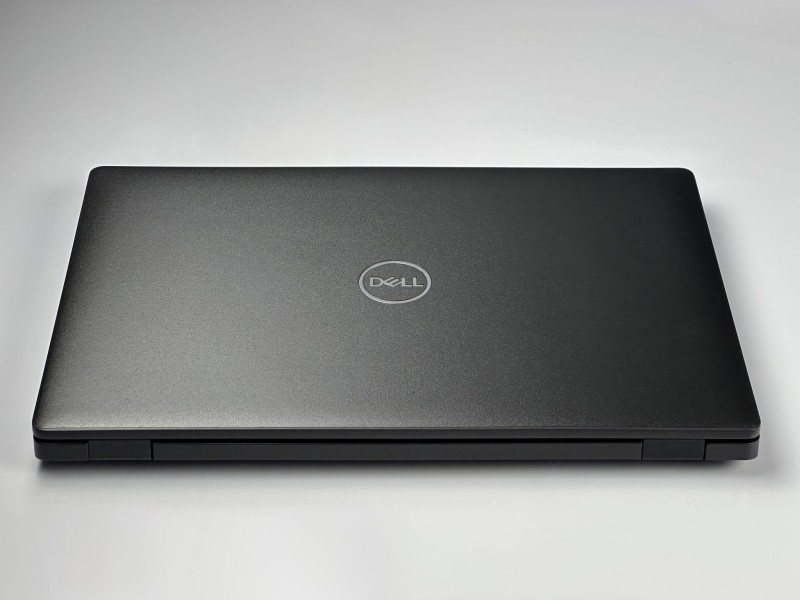 Dell Latitude 5400 z i5-8365U i FHD – solidny laptop biznesowy, który zapewnia wydajność, niezawodność i wygodę pracy w biurze oraz w podróży.