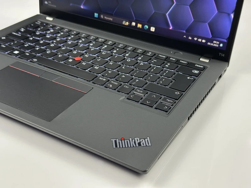 Lenovo ThinkPad T14 Gen 3 z i7-1270P – nowoczesny laptop biznesowy klasy premium, łączący wysoką wydajność, solidność i mobilność w pracy.