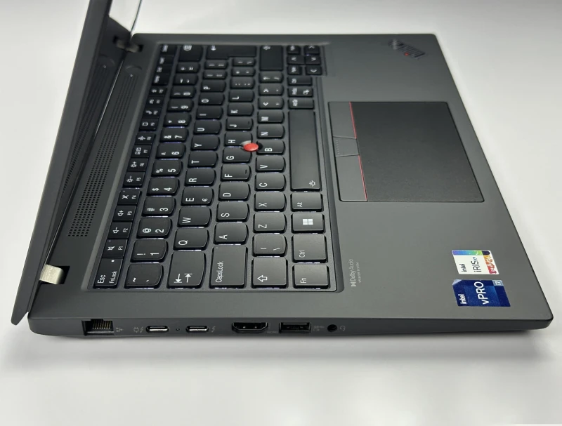 Lenovo ThinkPad T14 Gen 3 z i7-1270P – nowoczesny laptop biznesowy klasy premium, łączący wysoką wydajność, solidność i mobilność w pracy.