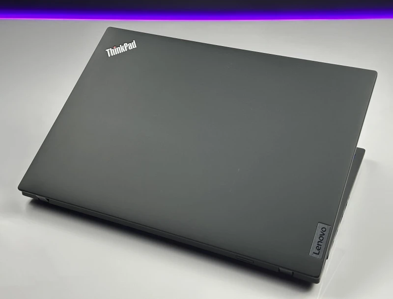 Lenovo ThinkPad T14 Gen 3 z i7-1270P – nowoczesny laptop biznesowy klasy premium, łączący wysoką wydajność, solidność i mobilność w pracy.