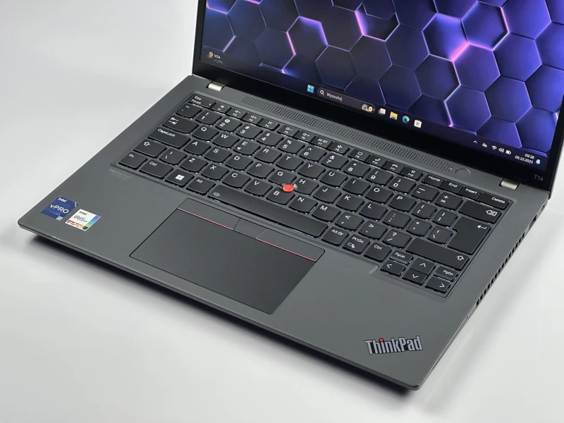 Lenovo ThinkPad T14 Gen 3 z i7-1270P – nowoczesny laptop biznesowy klasy premium, łączący wysoką wydajność, solidność i mobilność w pracy.