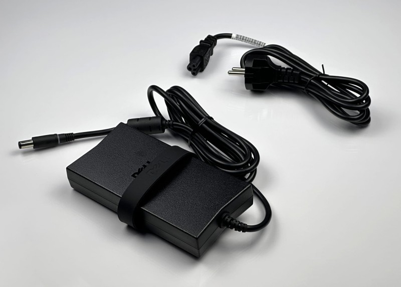 Stacja dokująca Dell WD19TBS z zasilaczem 180W – zaawansowana stacja zapewniająca szybkie ładowanie i szerokie możliwości podłączeń (2).JPG