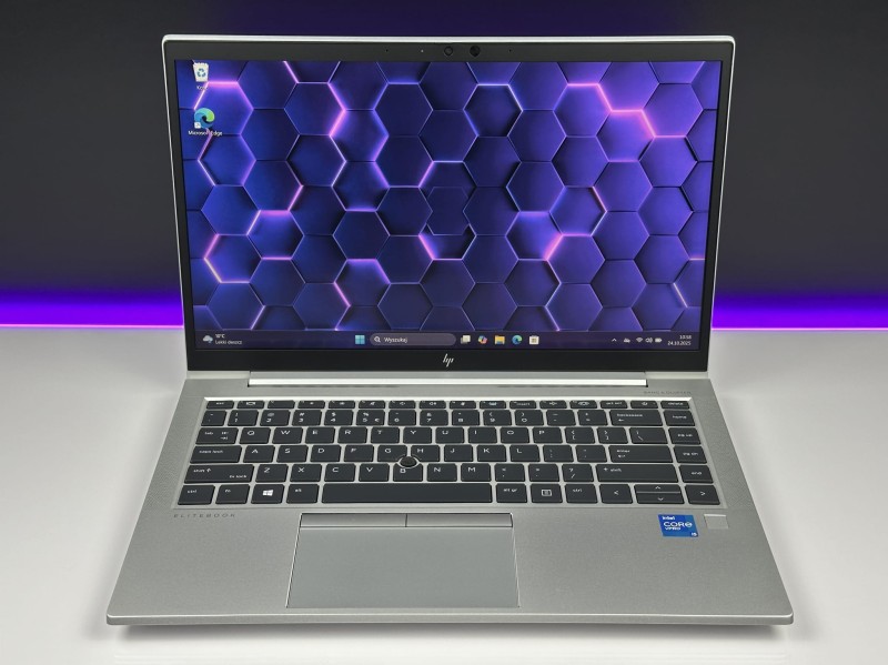 HP EliteBook 840 G8 z i5-1145G7,ekranem dotykowym – elegancki laptop biznesowy z klawiaturą US (PL QWERTY), idealny do pracy mobilnej i biurowej.