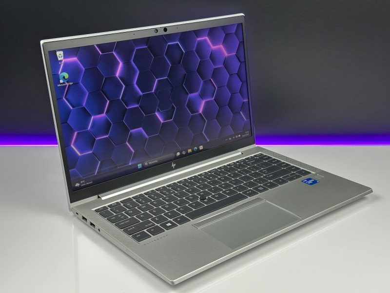 HP EliteBook 840 G8 z i5-1145G7,ekranem dotykowym – elegancki laptop biznesowy z klawiaturą US (PL QWERTY), idealny do pracy mobilnej i biurowej.