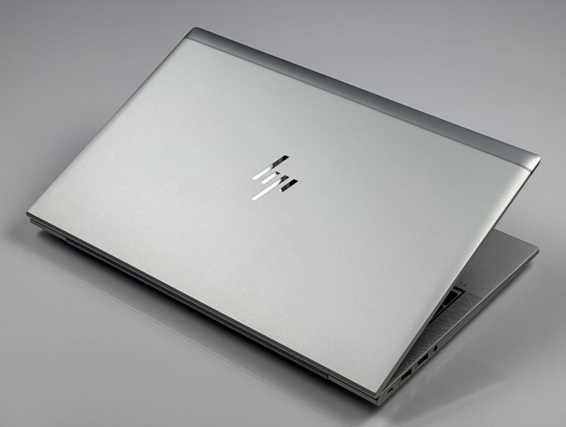 HP EliteBook 840 G8 z i5-1145G7,ekranem dotykowym – elegancki laptop biznesowy z klawiaturą US (PL QWERTY), idealny do pracy mobilnej i biurowej.