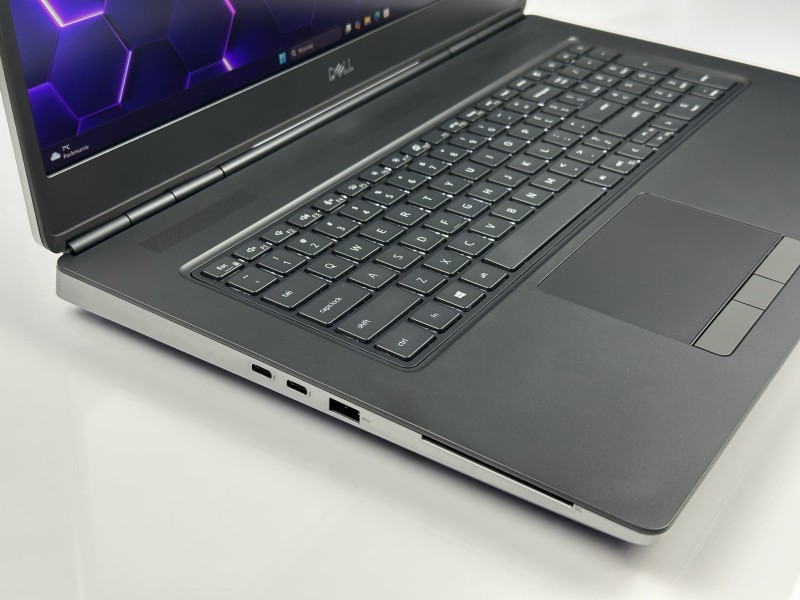Dell Precision 7750 z i7-10850H i RTX4000 – profesjonalna stacja robocza stworzona do grafiki 3D, CAD i wymagających projektów inżynieryjnych (3).JPG