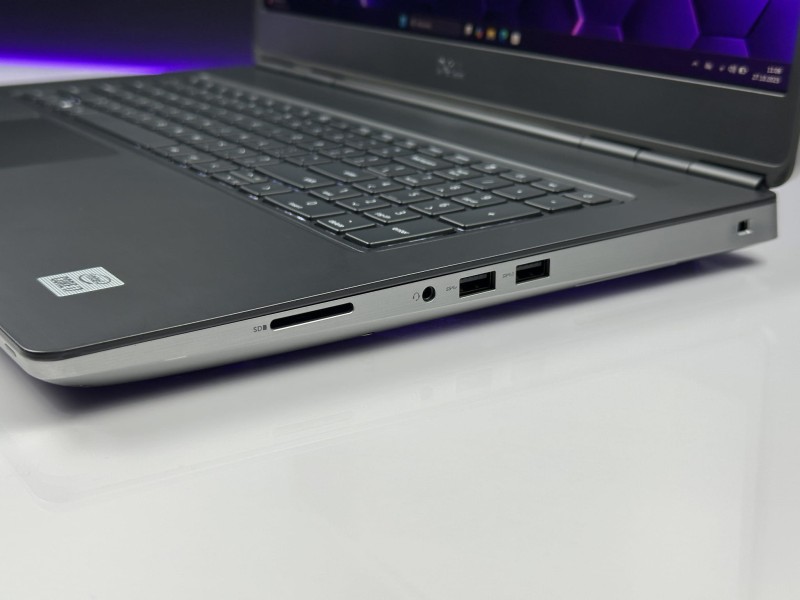 Dell Precision 7750 z i7-10850H i RTX4000 – profesjonalna stacja robocza stworzona do grafiki 3D, CAD i wymagających projektów inżynieryjnych (7).JPG