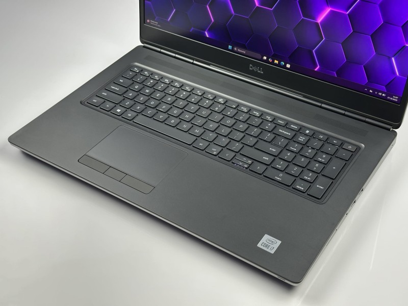 Dell Precision 7750 z i7-10850H i RTX4000 – profesjonalna stacja robocza stworzona do grafiki 3D, CAD i wymagających projektów inżynieryjnych (10).JPG