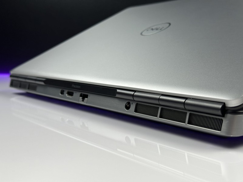 Dell Precision 7750 z i7-10850H i RTX4000 – profesjonalna stacja robocza stworzona do grafiki 3D, CAD i wymagających projektów inżynieryjnych (14).JPG