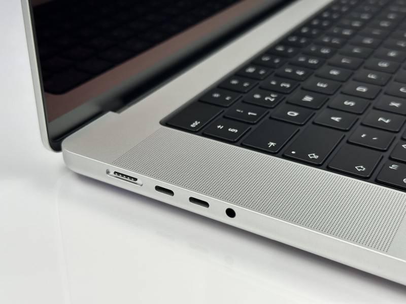 MacBook Pro 16 M3 Max – 48GB RAM, 512GB SSD, 40-core GPU i ProMotion 120Hz. Najmocniejszy laptop Apple do montażu, grafiki i pracy kreatywnej (10).JPG