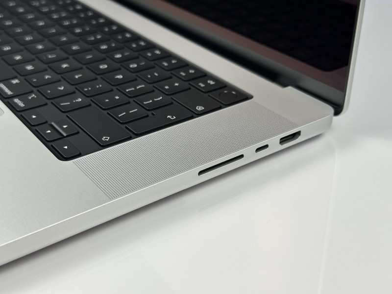 MacBook Pro 16 M3 Max – 48GB RAM, 512GB SSD, 40-core GPU i ProMotion 120Hz. Najmocniejszy laptop Apple do montażu, grafiki i pracy kreatywnej (11).JPG